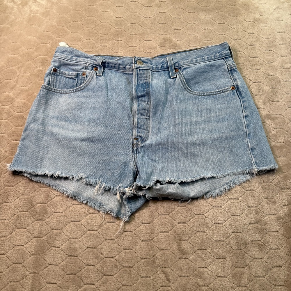 Levis  501 Jean Shorts Sz 34‎ Button Fly Distressed Cut Off Light Wash